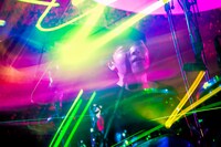 高村佳秀（Dr）（撮影：浜野カズシ）