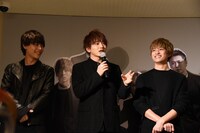 左から岩岡徹、花村想太、和田颯。