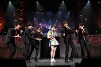 横山由依（AKB48）とINSPi。(c)AKS