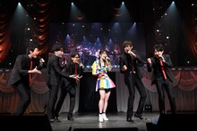 横山由依（AKB48）とINSPi。(c)AKS