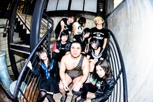 THE 夏の魔物とサポートメンバー。（撮影：橋本塁）