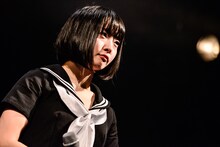 泉茉里（THE 夏の魔物）（撮影：橋本塁）