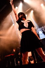 泉茉里（THE 夏の魔物）（撮影：橋本塁）