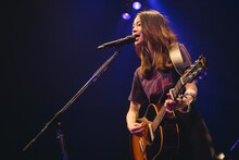 片平里菜「ライブハウスツアー2017-2018」東京・Zepp DiverCity TOKYO公演の様子。（撮影：山川哲矢）