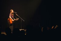 片平里菜「ライブハウスツアー2017-2018」東京・Zepp DiverCity TOKYO公演の様子。（撮影：山川哲矢）