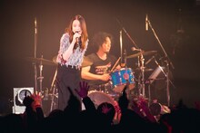 片平里菜「ライブハウスツアー2017-2018」東京・Zepp DiverCity TOKYO公演の様子。（撮影：山川哲矢）