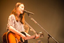 片平里菜「ライブハウスツアー2017-2018」東京・Zepp DiverCity TOKYO公演の様子。（撮影：山川哲矢）