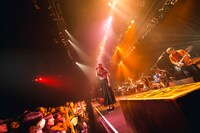 片平里菜「ライブハウスツアー2017-2018」東京・Zepp DiverCity TOKYO公演の様子。（撮影：山川哲矢）