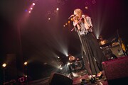 片平里菜「ライブハウスツアー2017-2018」東京・Zepp DiverCity TOKYO公演の様子。（撮影：山川哲矢）
