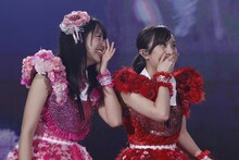 佐々木彩夏と百田夏菜子。（写真提供：キングレコード / EVIL LINE RECORDS）