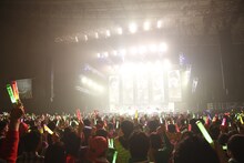 「ももいろクローバーZ 2018 OPENING ～新しい青空へ～」の様子。（写真提供：キングレコード / EVIL LINE RECORDS）