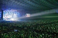 「ももいろクローバーZ 2018 OPENING ～新しい青空へ～」の様子。（写真提供：キングレコード / EVIL LINE RECORDS）