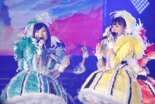 有安杏果と玉井詩織。（写真提供：キングレコード / EVIL LINE RECORDS）