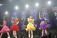 ももいろクローバーZ（写真提供：キングレコード / EVIL LINE RECORDS）