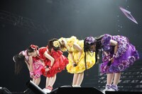 ももいろクローバーZ（写真提供：キングレコード / EVIL LINE RECORDS）