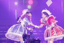 高城れにと百田夏菜子。（写真提供：キングレコード / EVIL LINE RECORDS）