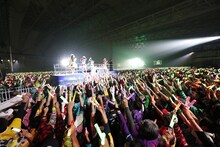 「ももいろクローバーZ 2018 OPENING ～新しい青空へ～」の様子。（写真提供：キングレコード / EVIL LINE RECORDS）