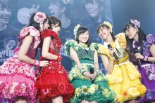 ももいろクローバーZ（写真提供：キングレコード / EVIL LINE RECORDS）