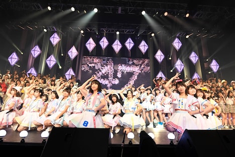 「47の素敵な街へ」のパフォーマンスの様子。