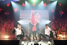 「赤いピンヒールとプロフェッサー」をパフォーマンスする松井珠理奈。