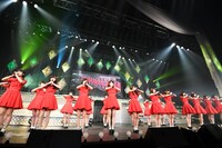 「君はどこにいる？」のパフォーマンスの様子。