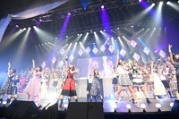 「靴紐の結び方」のパフォーマンスの様子。