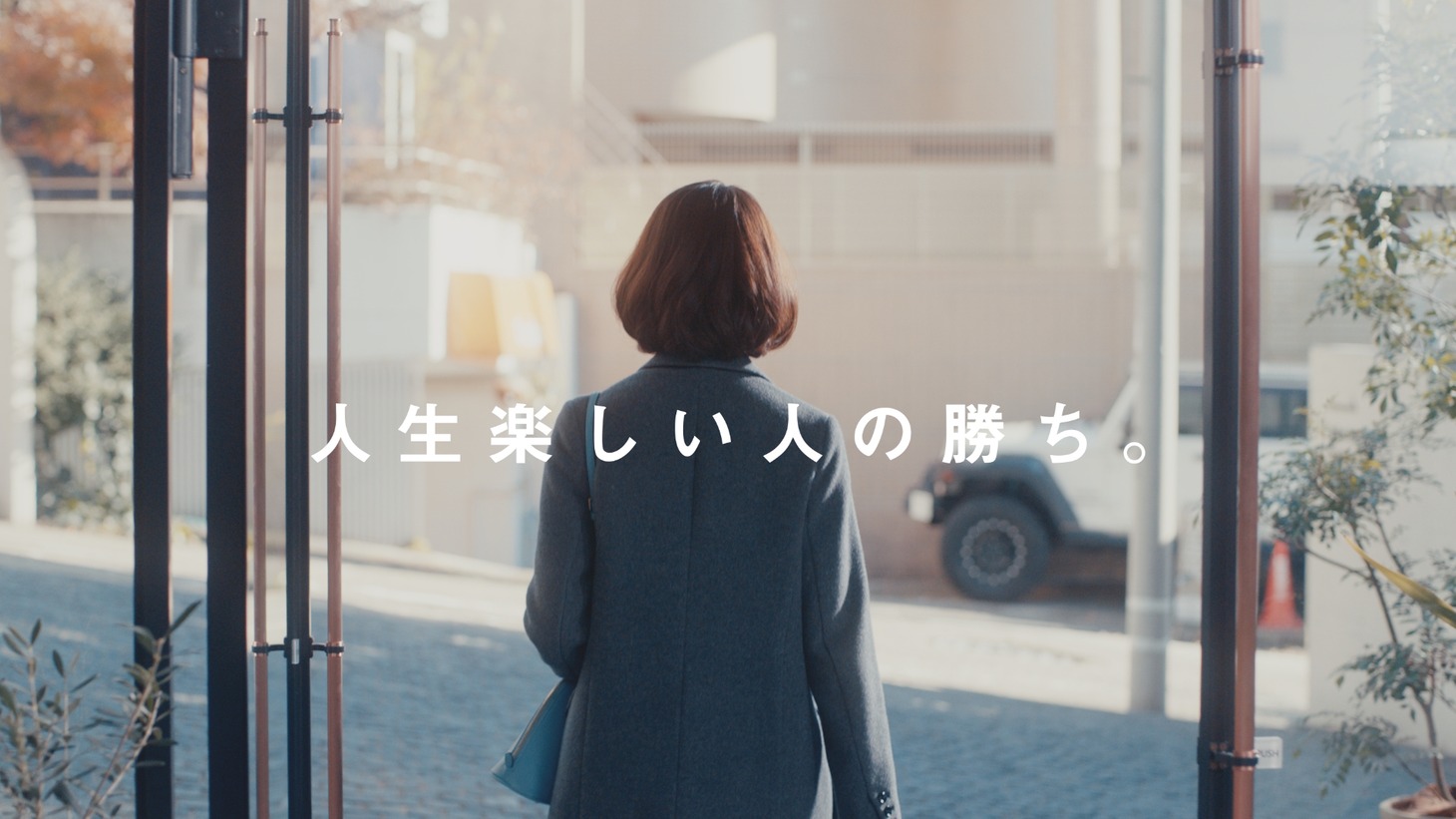 セゾンカード・UCカードの新CM「Apple Pay『東池袋52』篇」のワンシーン。