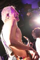 たなしん（B, Cho）（Photo by watanabe'kool'syo）