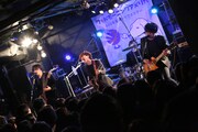 グドモ、前身バンドfor better, for worseと“対バン”したツアー八王子公演