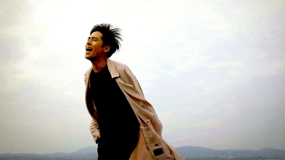 Kが沖縄で伸びやかに歌う新曲「ボーダー」MV