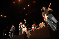 サニーデイ・サービスと中村一義。（撮影：田中聖太郎）