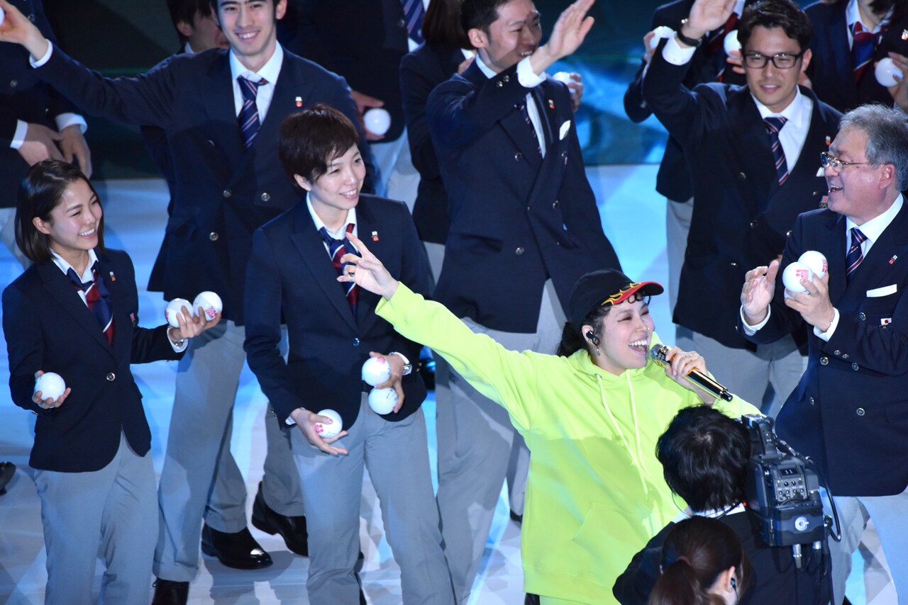 高梨沙羅も熱唱！AI、平昌五輪代表選手団に歌でエール「行ってらっしゃい！」
