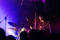 シミズヒロフミ（Dr）（Photo by Hikaru hagiwara）