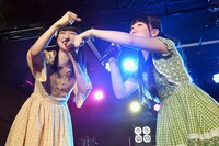 左から佐藤乃々子、五十嵐夢羽。