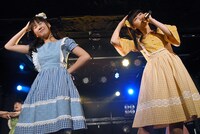 左から横山実郁、佐藤乃々子。