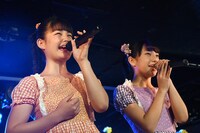 左から我妻桃実、戸羽望実。