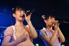 左から我妻桃実、戸羽望実。