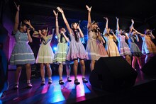 「なかよし」を披露する柳▽箱（RYUTistとハコイリ▽ムスメ）。