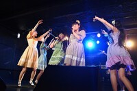 「ともだち」を披露する柳▽箱（RYUTistとハコイリ▽ムスメ）。