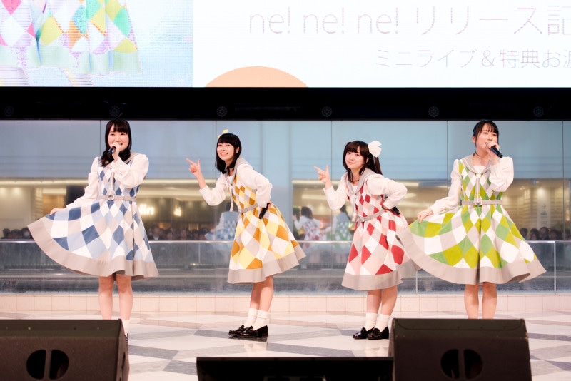 STARTails☆「ne! ne! ne!」発売記念イベントの様子。（撮影：塚越淳一）