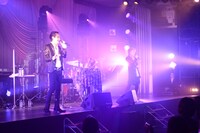 「諸星和己・大沢樹生 ふたりのビッグショー2017 ～光GENJI 30周年を想う～」の様子。