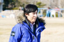 担任の先生役の伊藤一朗（Every Little Thing）。