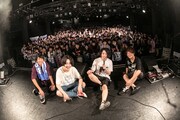 Shout it Out「GOODBYE MY TEENS」東京・LIQUIDROOM公演の集合写真。（撮影：南風子）