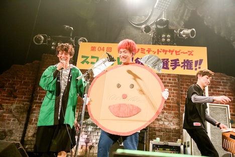 左からKOUHEI（Dr, Cho）、HIROKAZ（G）。（Photo by Viola Kam［V'z Twinkle］）