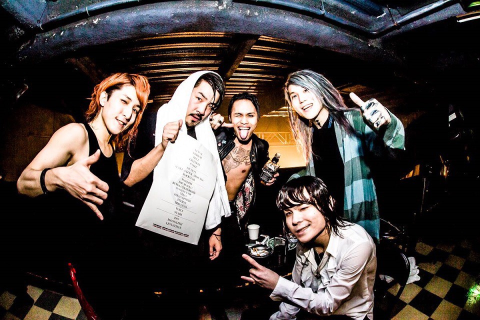 Crossfaith「10th ANNIVERSARY TOUR ONE MAN SHOWS - FAITH LASTS FOREVER -」福岡公演の様子。