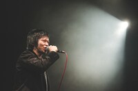 上中丈弥（Vo）（撮影：鈴木友莉）