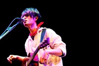 光村龍哉（Vo, G）（撮影：岡田貴之）