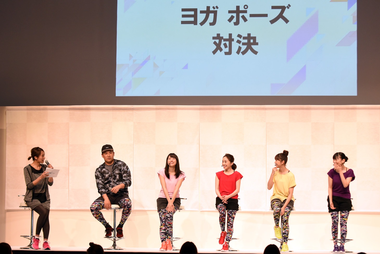 田中将大選手とももいろクローバーZが登壇した「CW-X WOMEN SPECIAL EVENT」の様子。