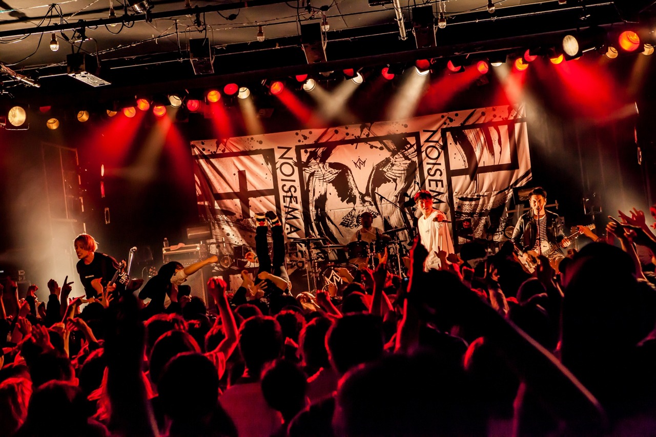 本日1月27日に東京・LIQUIDROOMで開催された「NOISEMAKER presents RED APHELION TOUR」の様子。（Photo by Takashi "TAKA" Konuma）