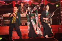 「和楽器バンド 大新年会2018横浜アリーナ ～明日への航海～」の様子。